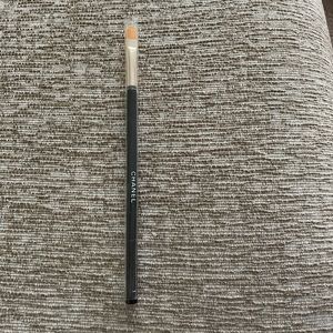 CHANEL Flat Eyeshadow Brush #1. Brand New, Never Used!